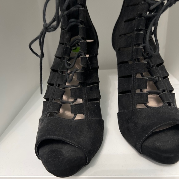 Open toe shoes for any occasion - Picture 1 of 3